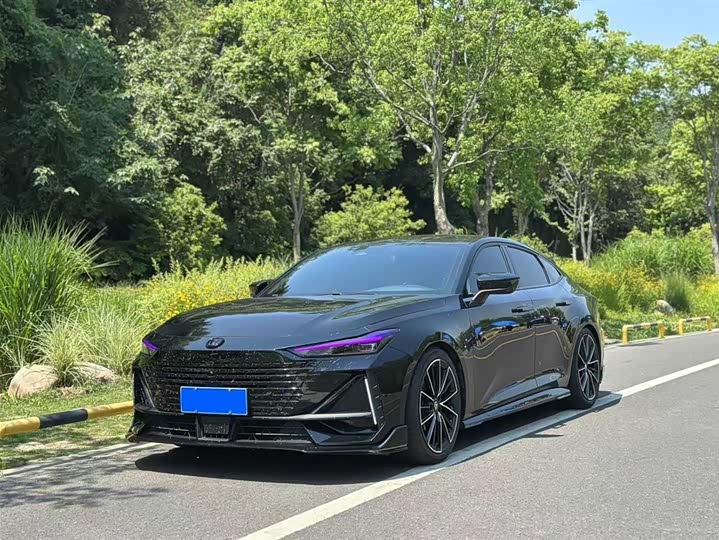 Фото 1 - Changan UNI-V