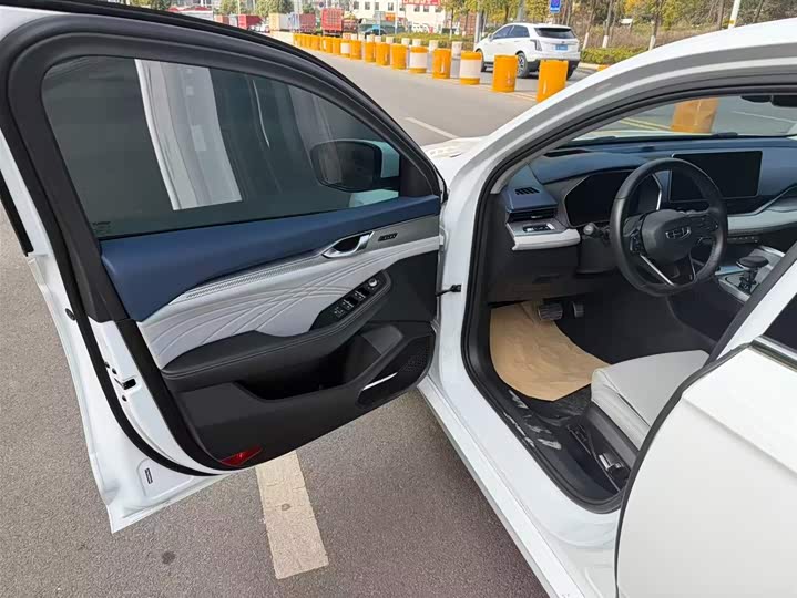 Photo 8 - Geely Preface