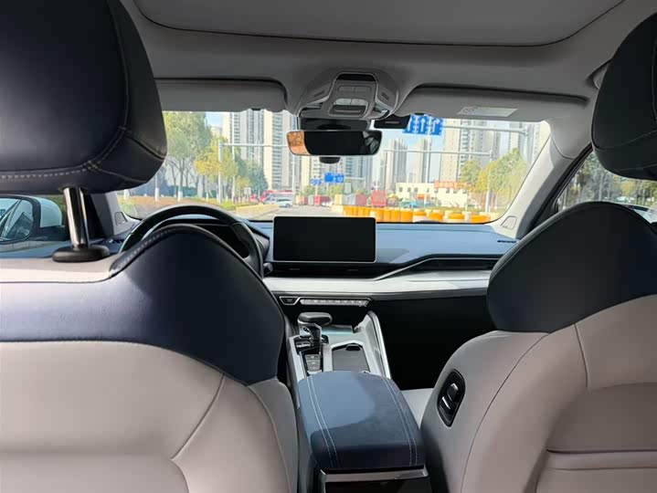 Photo 9 - Geely Preface