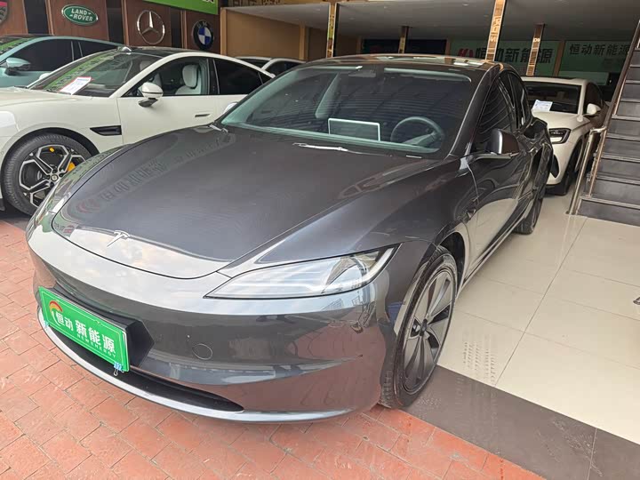 Фото 1 - Tesla Model 3