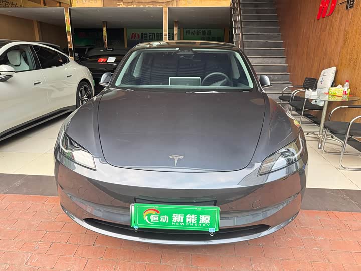 Фото 2 - Tesla Model 3