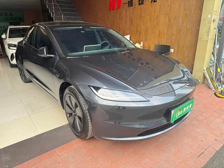 Фото 3 - Tesla Model 3