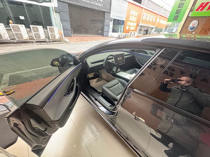 Фото 6 - Tesla Model 3