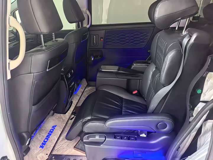 Фото 7 - Honda Elysion