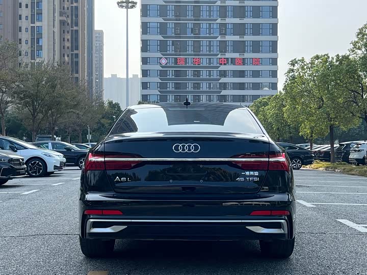 Фото 5 - Audi A6L