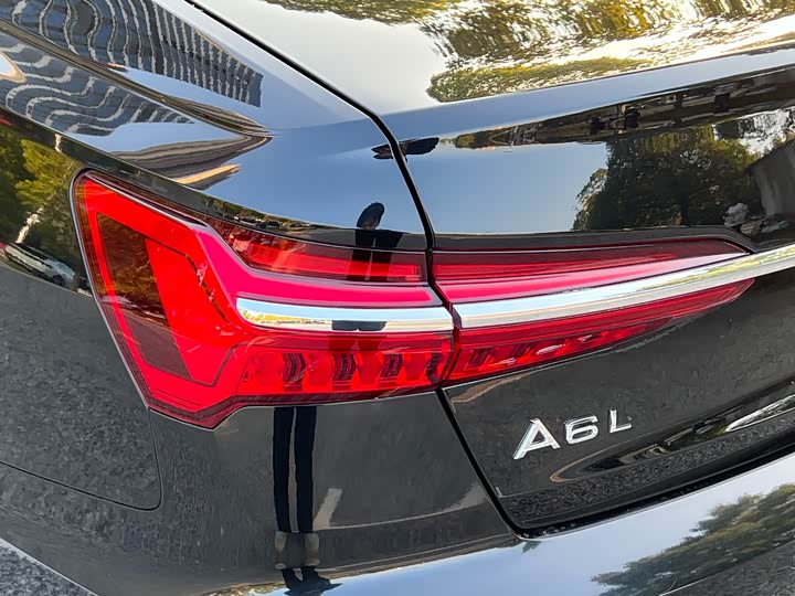 Фото 7 - Audi A6L