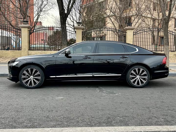 Фото 3 - Volvo S90