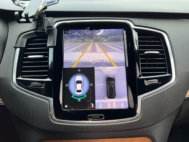 Фото 7 - Volvo XC90