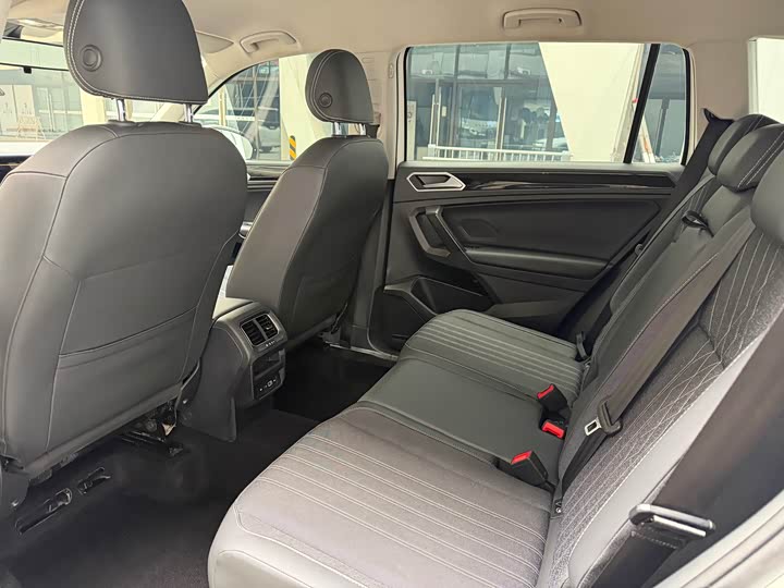 Фото 6 - Volkswagen Tiguan L Pro