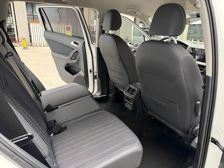 Фото 9 - Volkswagen Tiguan L Pro