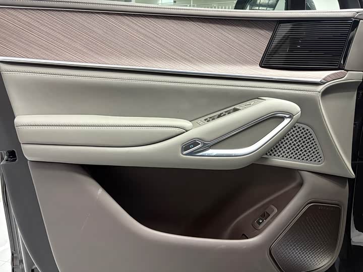 Фото 7 - Denza N9