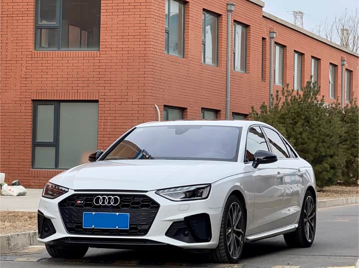 Фото 1 - Audi S4