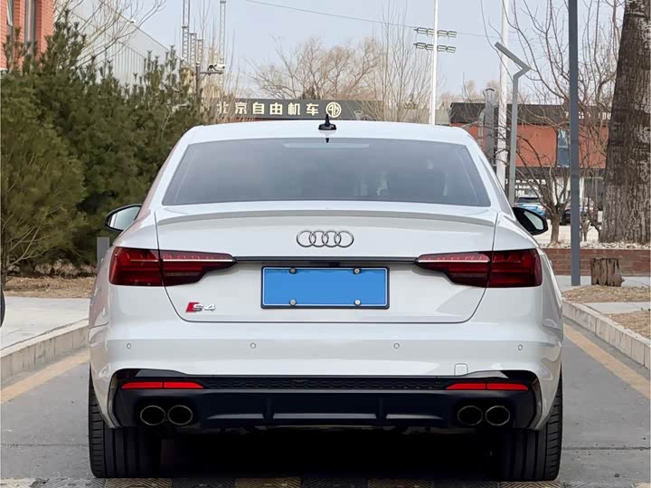 Фото 5 - Audi S4