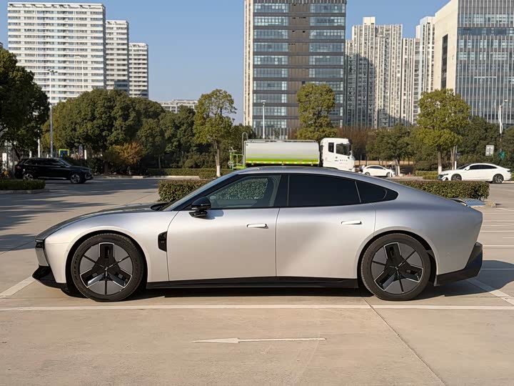 Фото 2 - XPeng P7