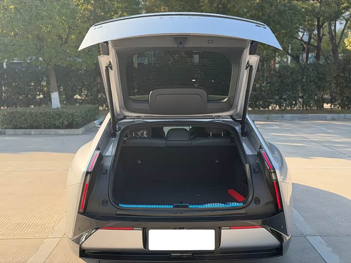 Фото 9 - XPeng P7