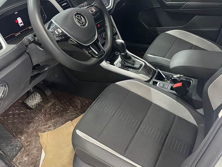 Фото 8 - Volkswagen T-Roc