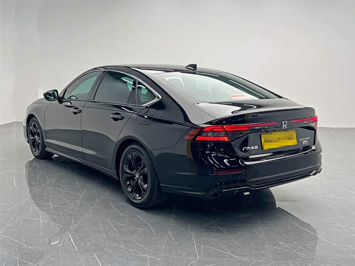 Фото 4 - Honda Accord