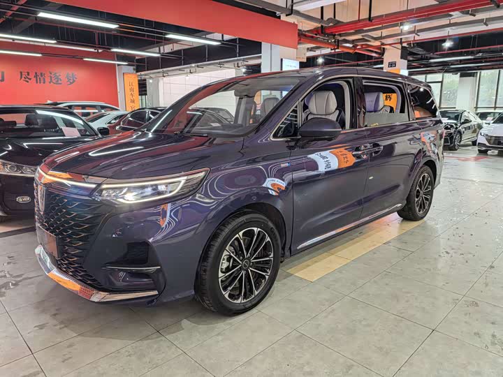 Фото 2 - Roewe iMax 8