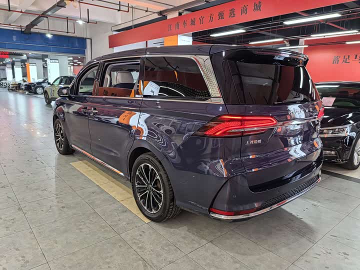 Фото 4 - Roewe iMax 8