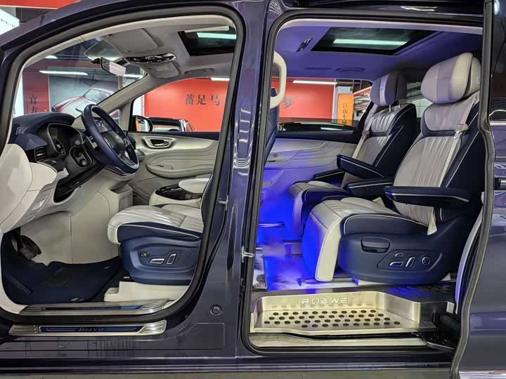 Фото 7 - Roewe iMax 8