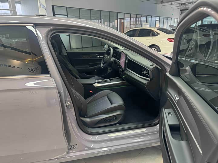 Фото 9 - Volkswagen Passat