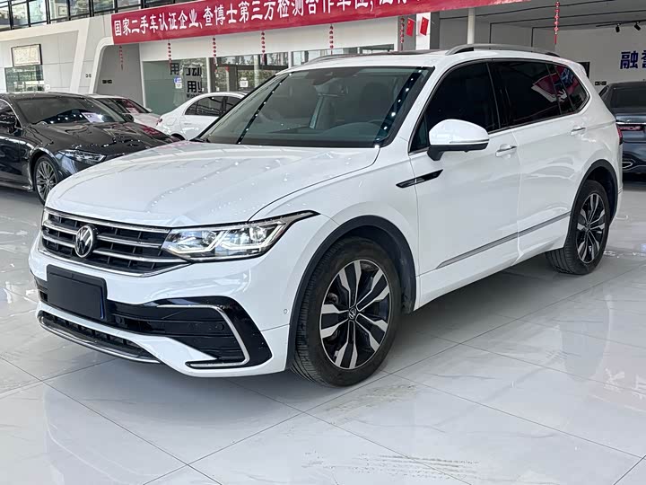 Фото 1 - Volkswagen Tiguan L Pro