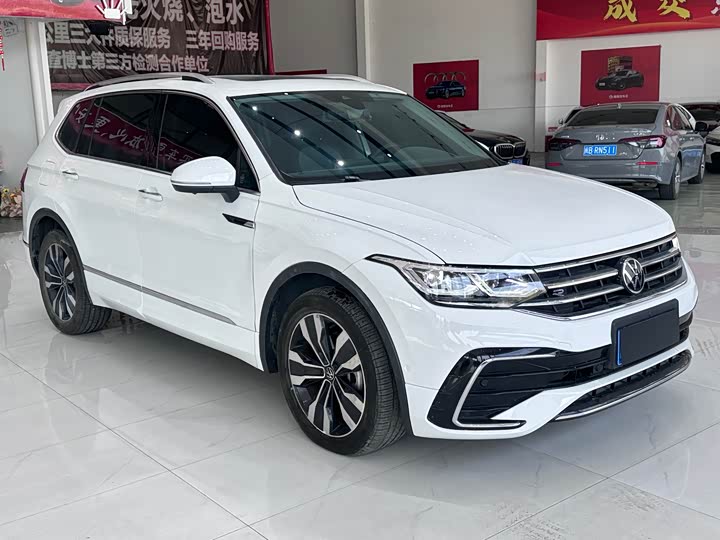 Фото 3 - Volkswagen Tiguan L Pro