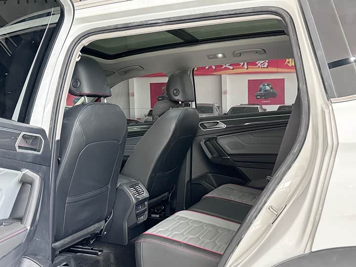 Фото 6 - Volkswagen Tiguan L Pro