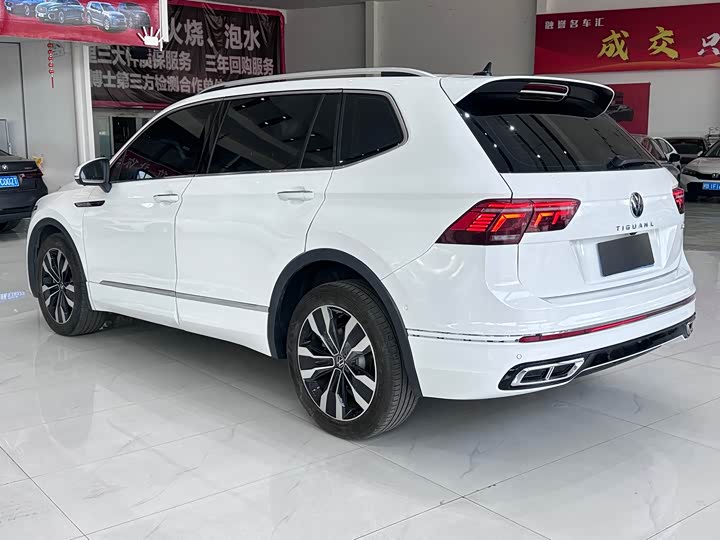 Фото 9 - Volkswagen Tiguan L Pro