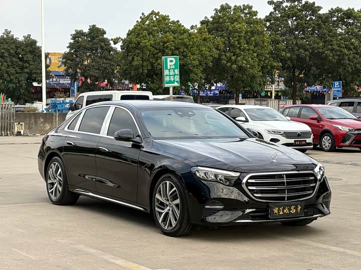 Photo 3 - Mercedes-Benz E-Class