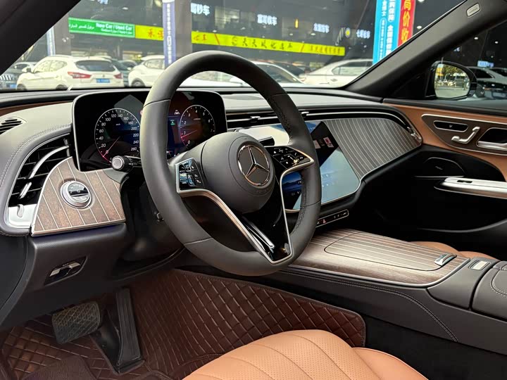 Photo 4 - Mercedes-Benz E-Class