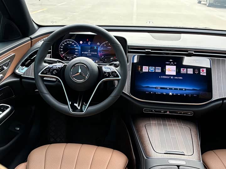 Photo 8 - Mercedes-Benz E-Class