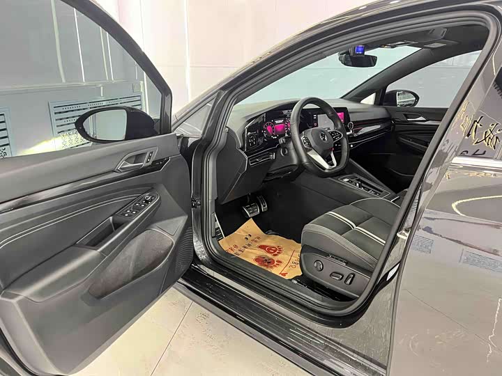 Фото 7 - Volkswagen Golf