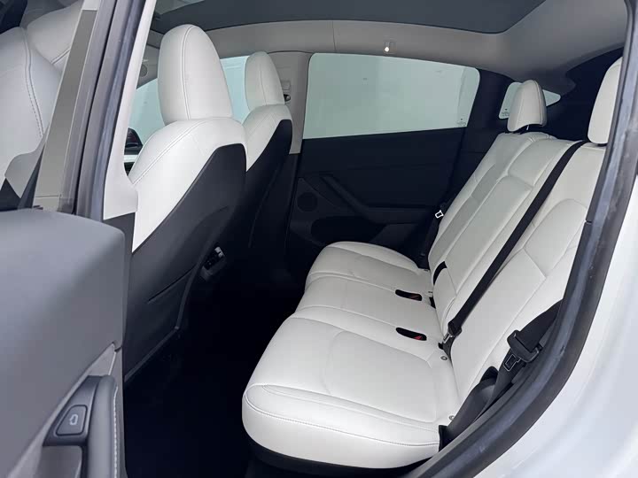 Фото 6 - Tesla Model Y