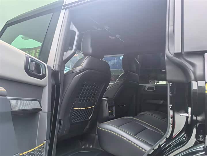 Фото 6 - Ford Bronco