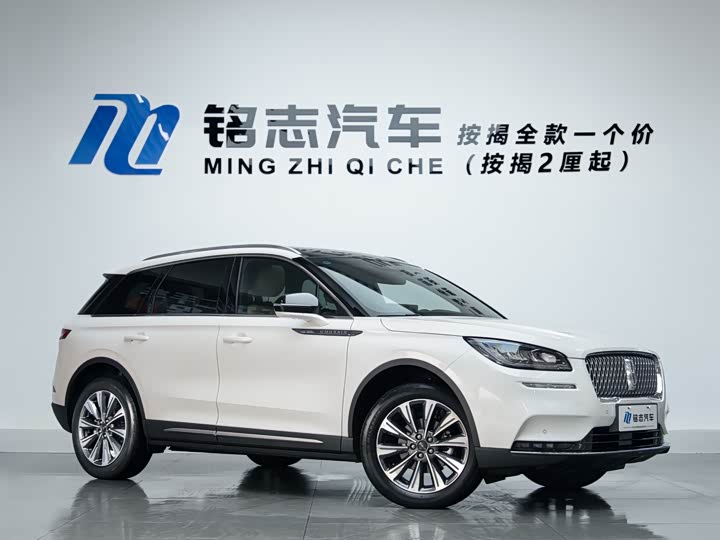 Фото 2 - Lincoln Corsair