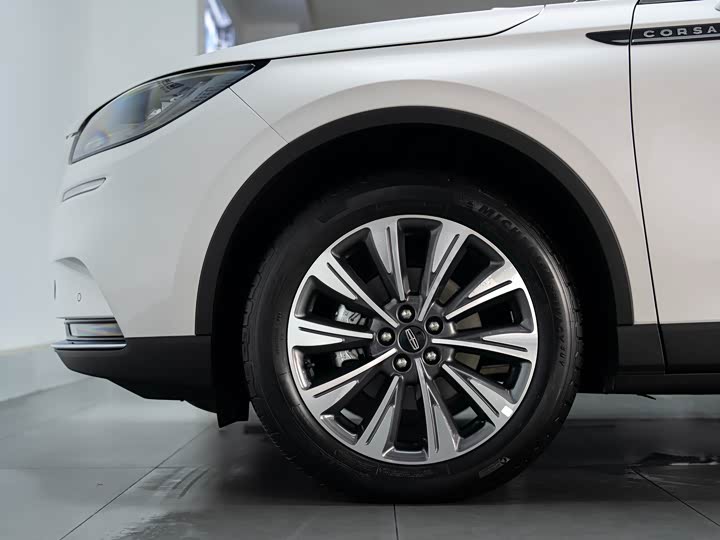 Фото 8 - Lincoln Corsair