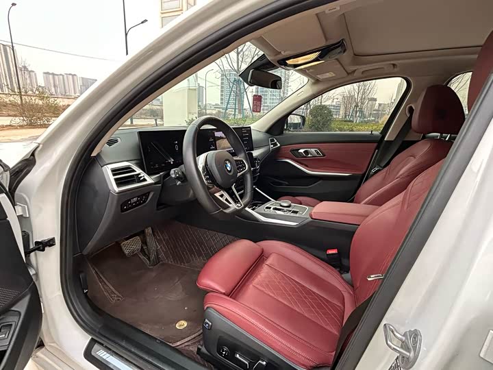 Photo 4 - BMW 3 Series