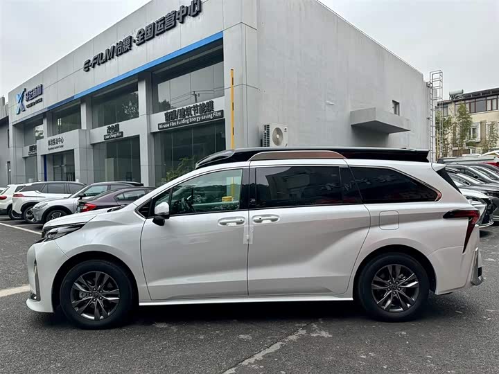 Фото 2 - Toyota Sienna