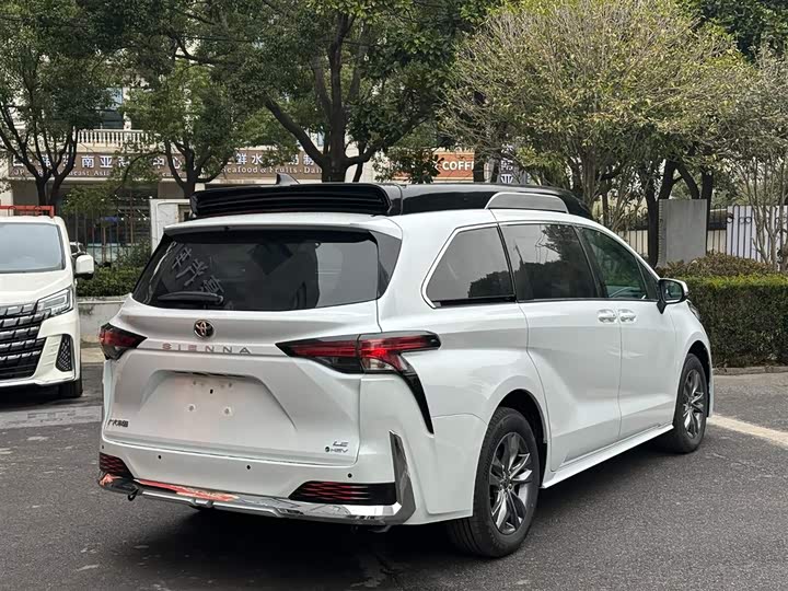 Фото 3 - Toyota Sienna
