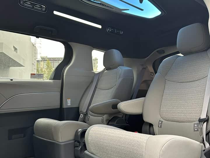 Фото 5 - Toyota Sienna