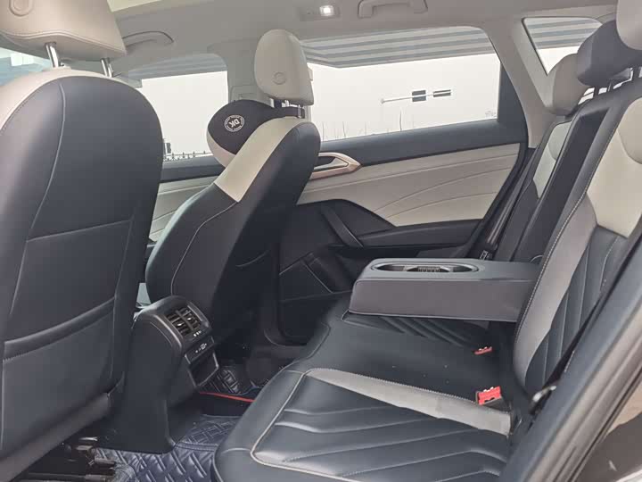 Фото 5 - Volkswagen Tharu