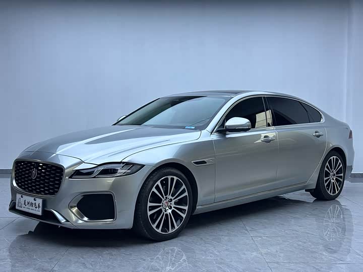 Фото 1 - Jaguar XF L