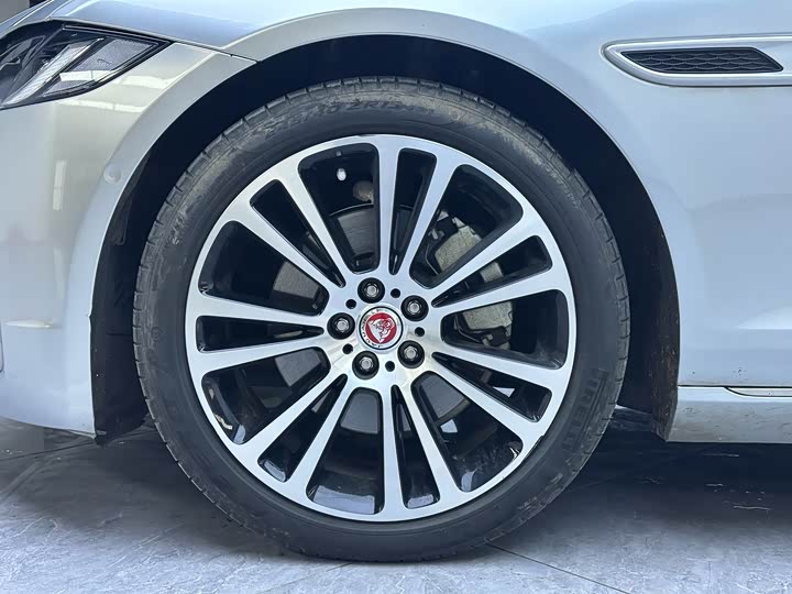 Фото 5 - Jaguar XF L