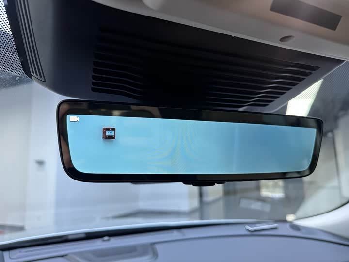 Фото 9 - Jaguar XF L