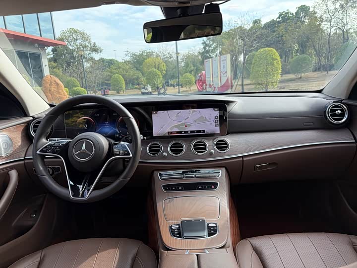 Photo 5 - Mercedes-Benz E-Class