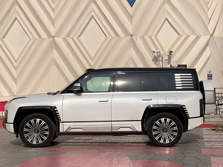 Фото 7 - BYD Yangwang U8