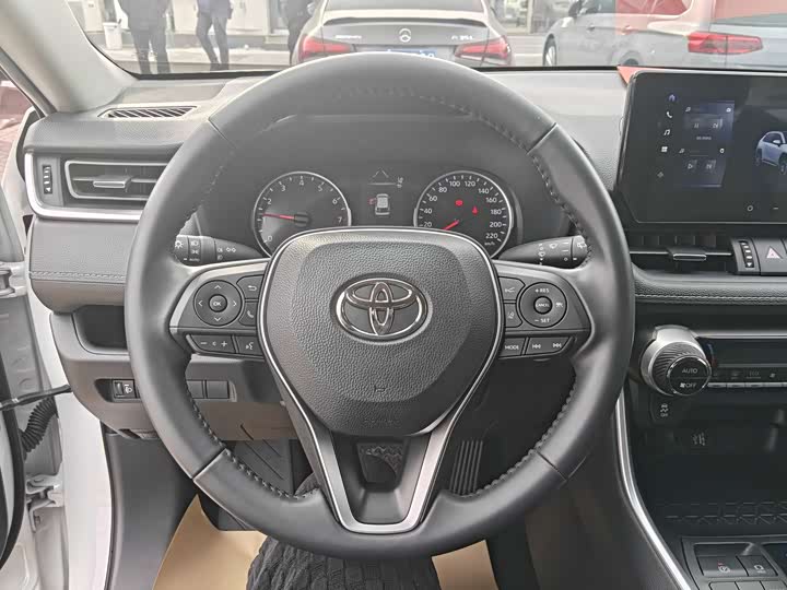 Фото 4 - Toyota Wildlander