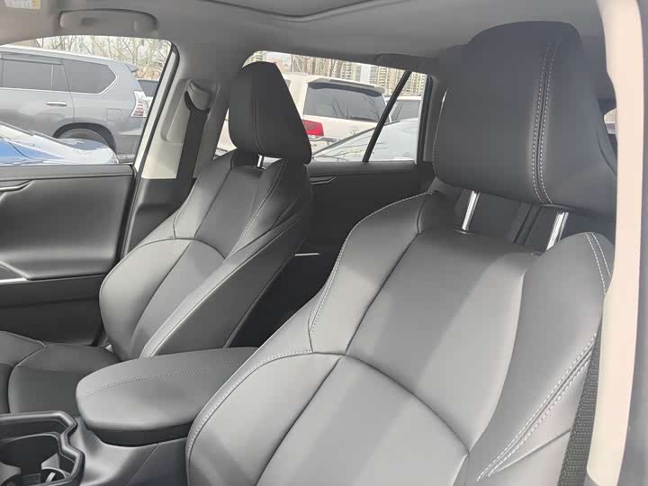 Фото 8 - Toyota Wildlander