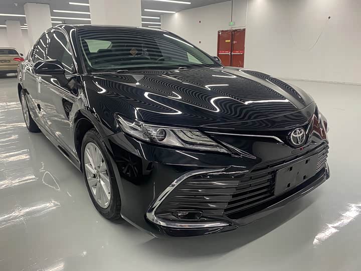 Фото 3 - Toyota Camry